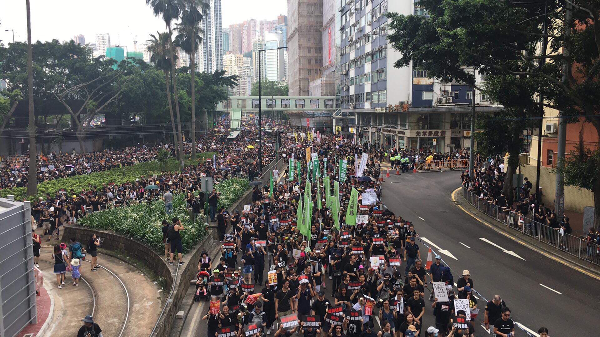 Milhares nas ruas de Hong Kong para terceiro protesto numa semana
