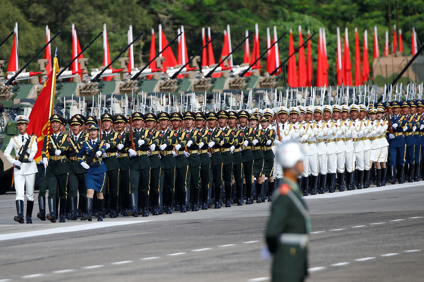 Exército chinês realiza exercícios anti-terrorismo perto de Hong Kong