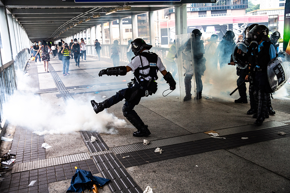 Hong Kong | Polícia usa armas de fogo pela primeira vez em protesto