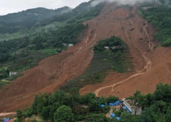 Sobe para 16 número de mortos em deslizamentos de terras na China