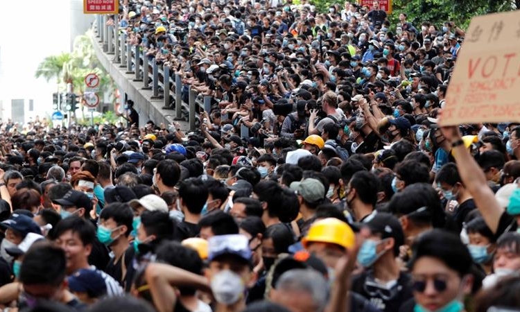Protesto de ontem juntou mais de 1,7 milhões de manifestantes em Hong Kong