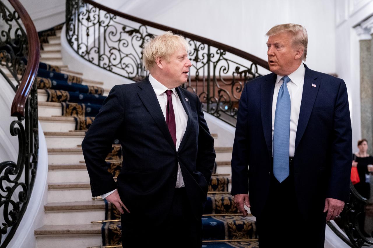 Trump diz que Johnson é “o homem certo” e promete acordo comercial rápido