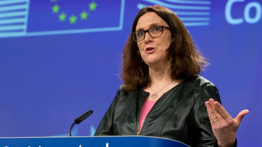 UE | Cecilia Malmström diz que guerra comercial China/EUA é lamentável