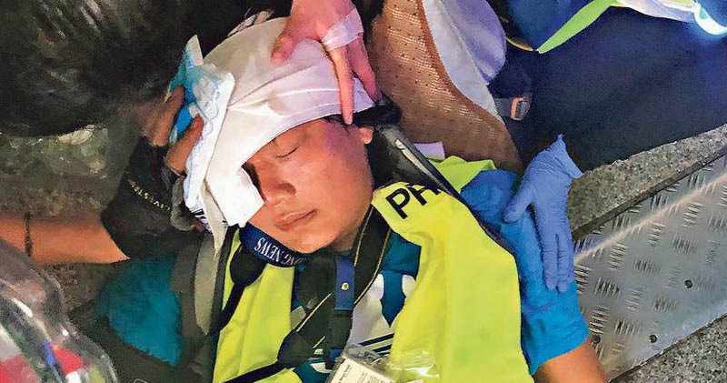 Polícia de Hong Kong cegou jornalista indonésia de forma permanente