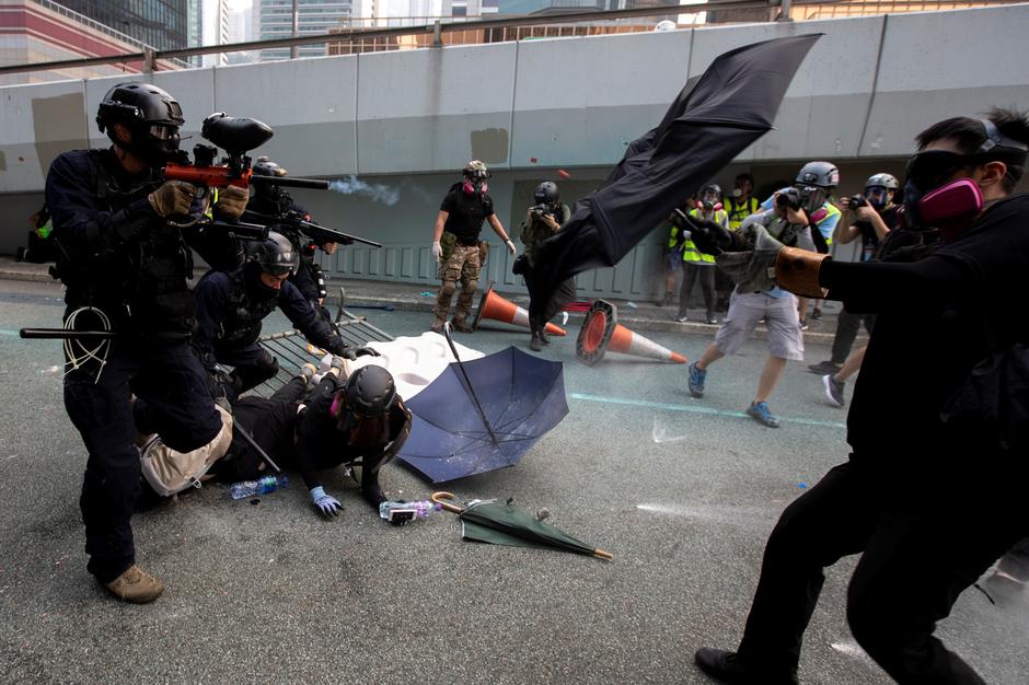 Movimento pró-democracia condena ‘lei anti-máscara’ e promete novos protestos em Hong Kong