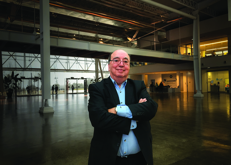 António Graça de Abreu, docente, poeta e tradutor: “Portugal não investe em Macau”