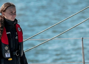 A miúda que veio dos céus