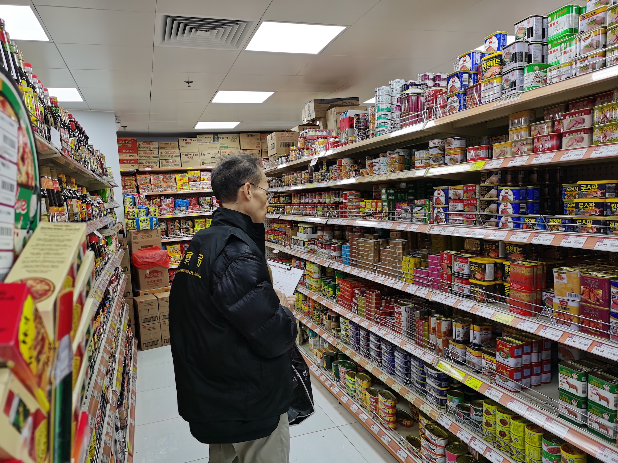 Wuhan | Governo assegura abastecimento estável de mercadorias nos supermercados