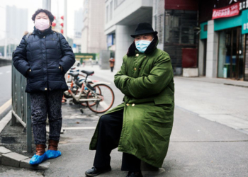 Covid-19 | Psiquiatras alertam para deficiências no apoio psicológico a doentes na China