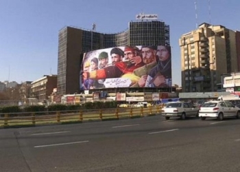 Covid-19 | “Máscaras? É por causa da poluição”, dizem populares em Teerão