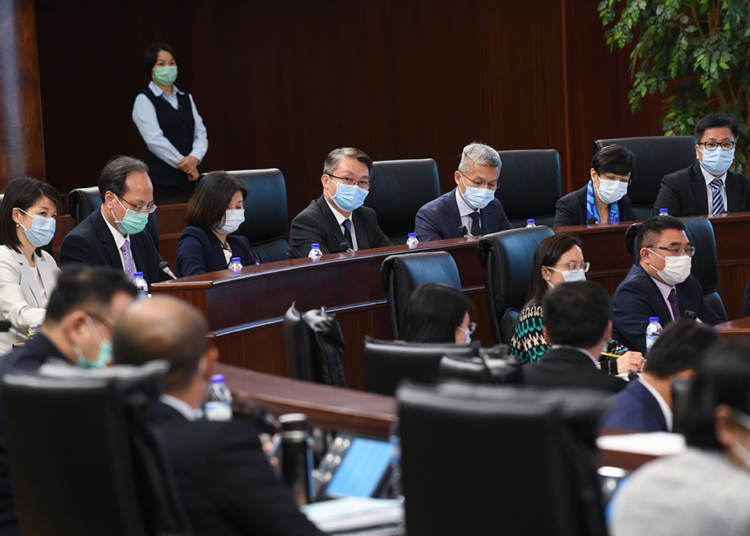 Salário mínimo | Aprovada proposta que exclui deficientes e trabalhadores domésticos