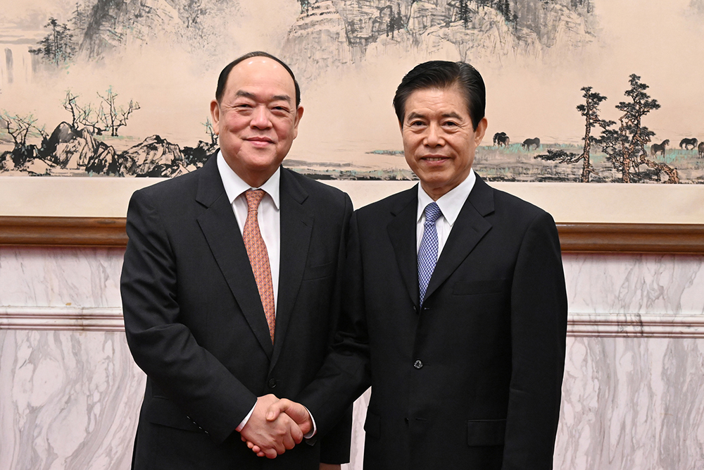 Pequim | Ministro do Comércio promete apoiar empresários que invistam em Hengqin