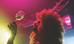 LGBTQ+ | “Pose” convida ao desfile em estilo dos anos 70 e 80