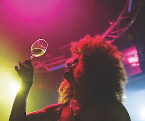 LGBTQ+ | “Pose” convida ao desfile em estilo dos anos 70 e 80