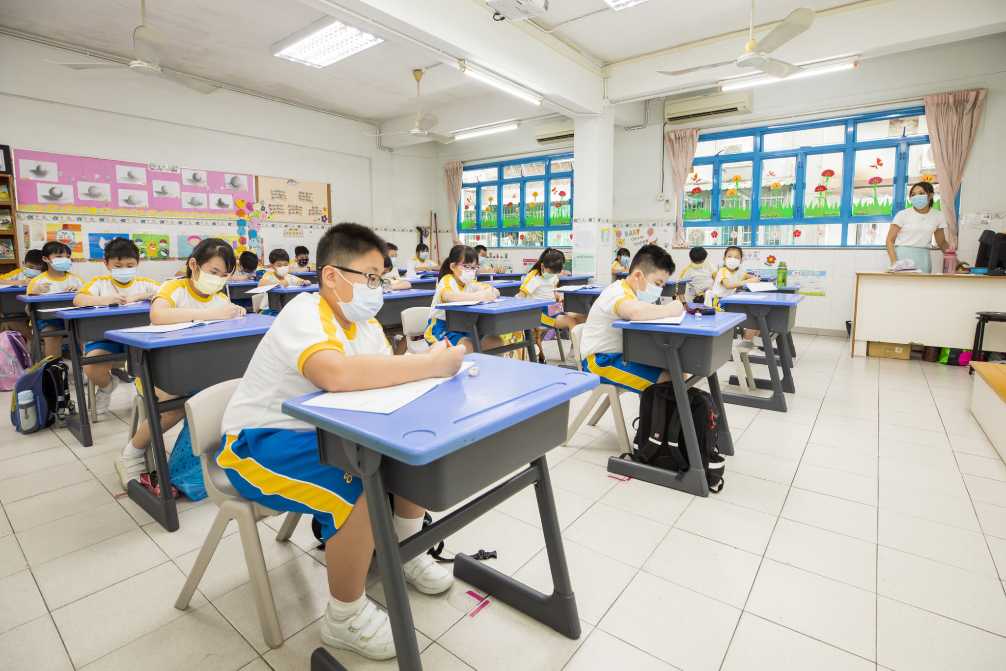 Ensino | FAOM questiona Governo sobre relação entre escolas e famílias