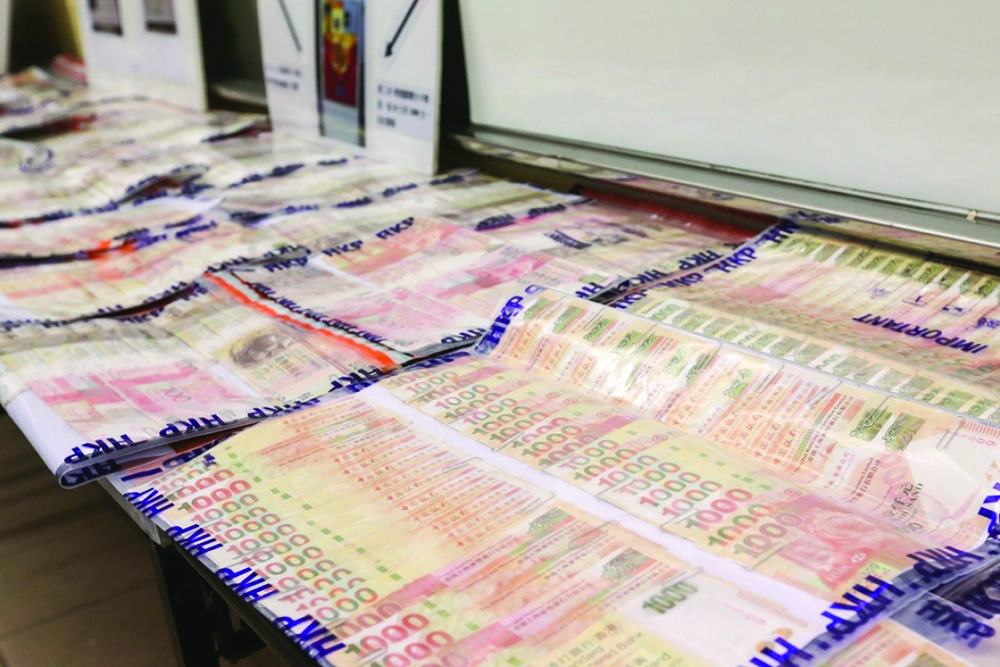 Detido com 800 mil dólares de Hong Kong em notas falsas