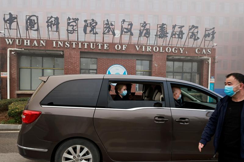 Covid-19 | Equipa da OMS visita laboratório em Wuhan alvo de especulação