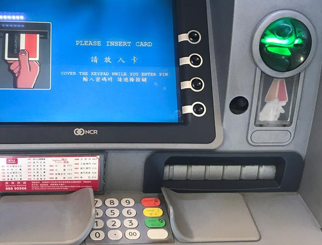 Cartões de crédito | Autoridades detiveram 16 pessoas em conjunto com Hong Kong