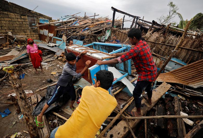 Pelo menos 33 mortos e 89 desaparecidos após passagem de ciclone na Índia