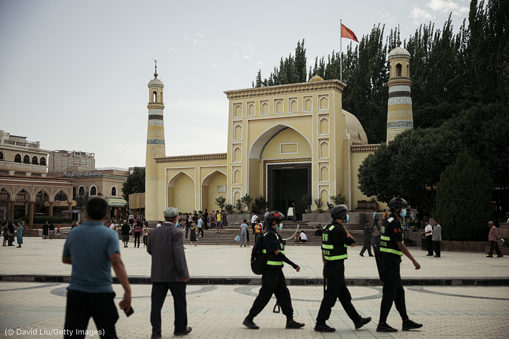 Xinjiang | Concluída primeira linha ferroviária do mundo em torno de um deserto