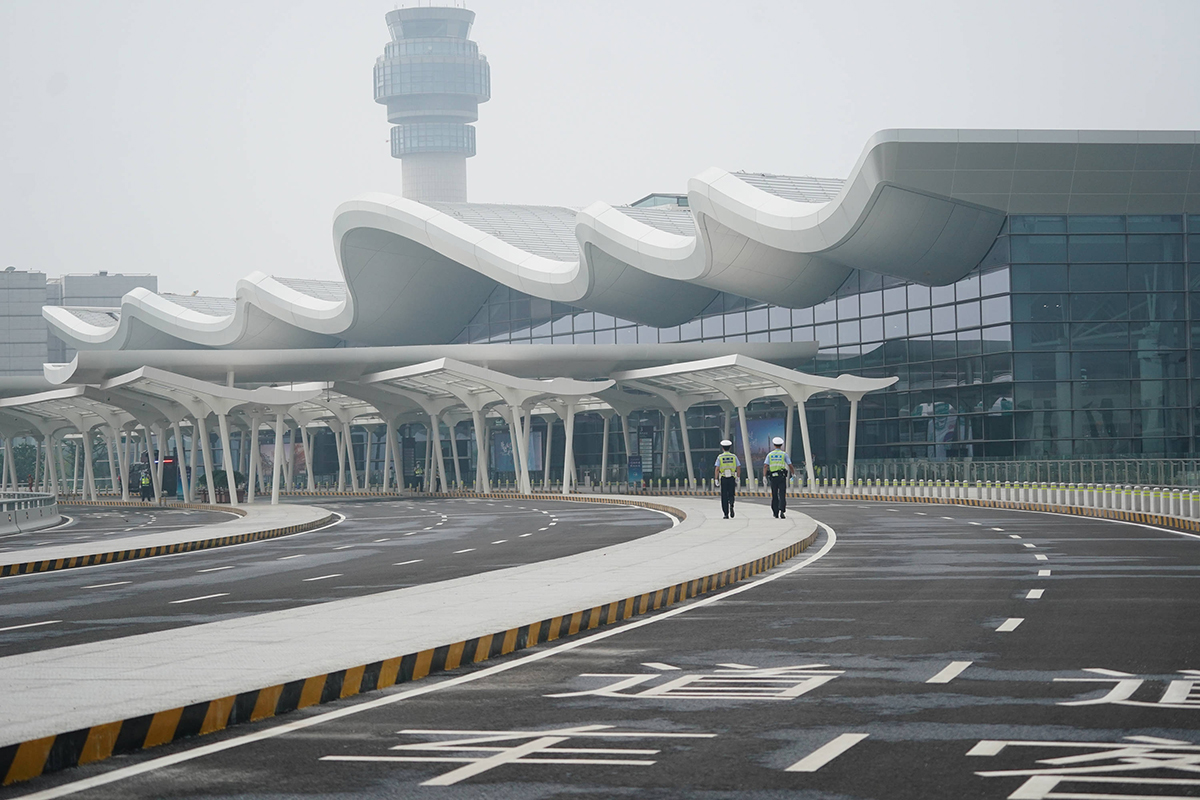 Covid-19 | 150 pessoas para quarentena devido a surto em aeroporto de Nanjing