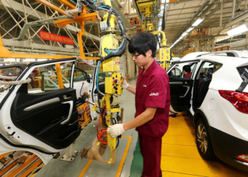 Vendas de automóveis na China sobem 27 por cento