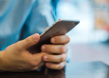 Residente detido por vender falsos códigos de saúde