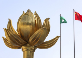 Obras | Mak Soi Kun com preço mais caro para mastros de bandeira