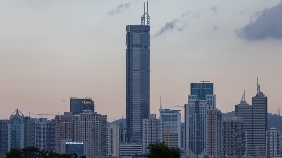 Reaberto arranha-céus na China que oscilou por três vezes