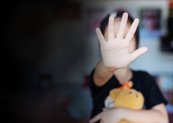 Crime | Mulher detida e acusada de agredir a filha de dois anos