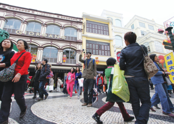 Turismo | Número de visitantes cai quase para metade em Agosto