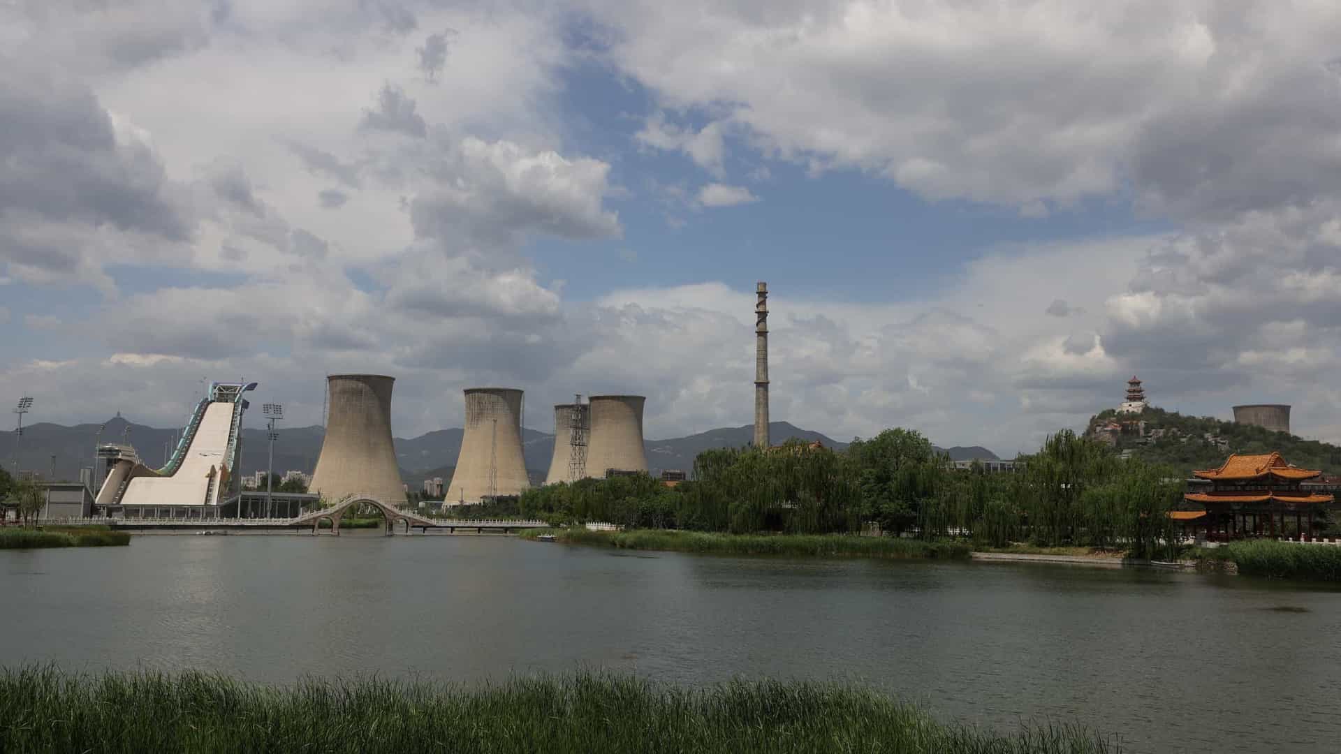Maior siderurgia de Pequim convertida em parque ilustra ambições climáticas da China