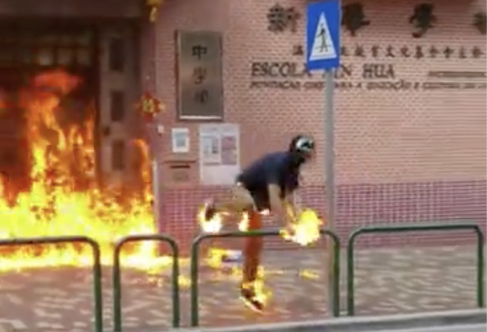 Crime | Ex-aluno detido após incendiar entrada da Escola Xin Hua