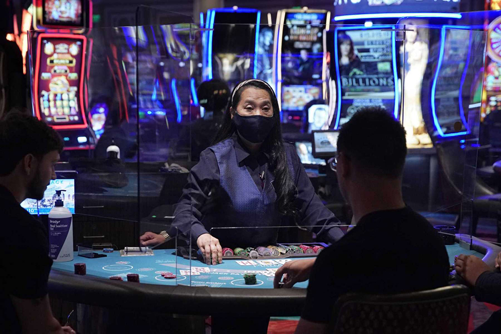 Jogo | Casinos satélite temem despedimentos e vendas forçadas de hotéis