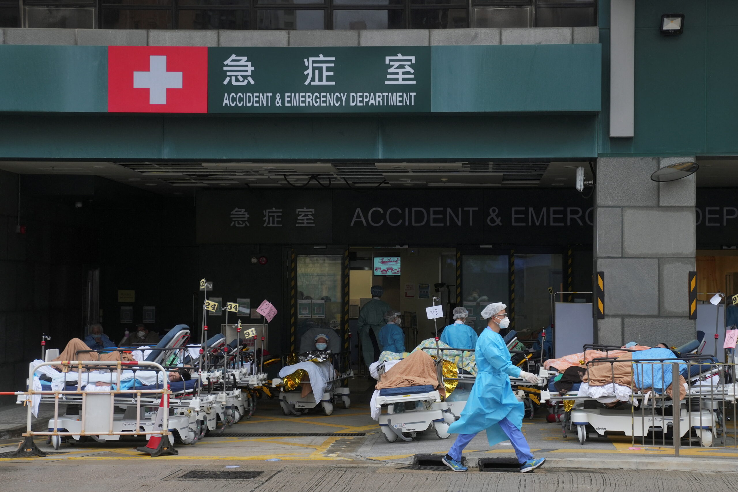 Covid-19 | HK com mais de seis mil casos. Sete hospitais públicos acima da capacidade