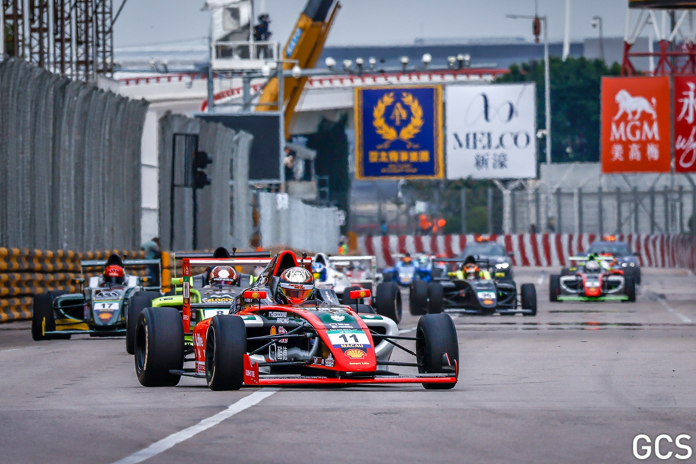 GP Macau 2022: Primeira corrida cancelada - Óleo na pista move