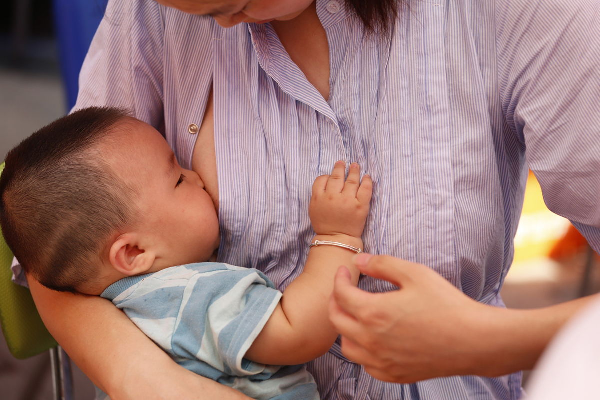 Licença de Maternidade | Lei Chan U pede subida para 12 semanas
