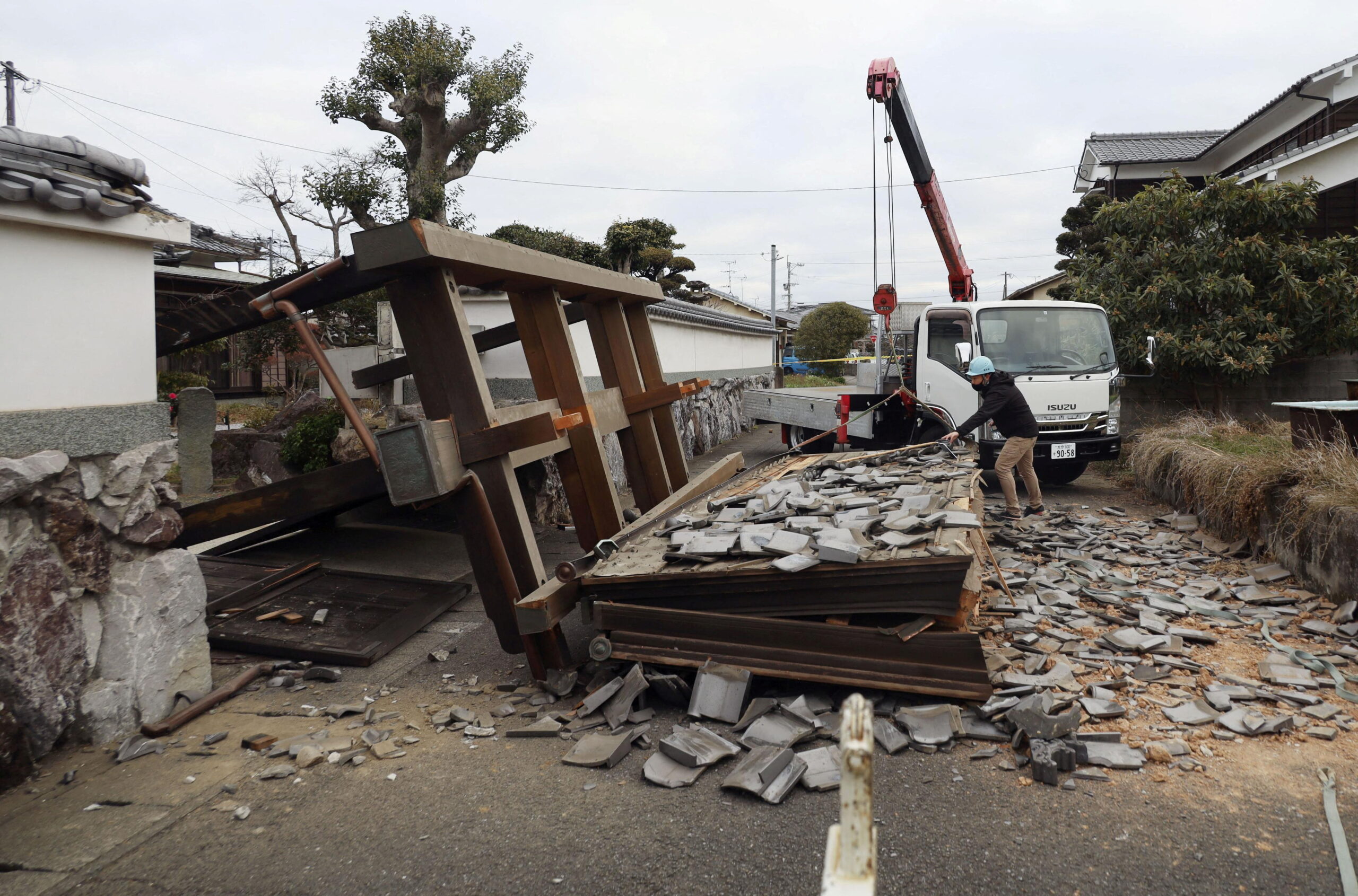Sismo causa três mortos e mais de 170 feridos no Japão
