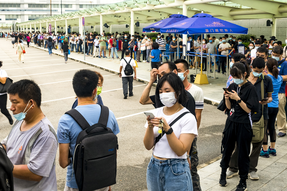 Pandemia | Caso detectado em Zhuhai coloca Macau em alerta e encerra edifícios