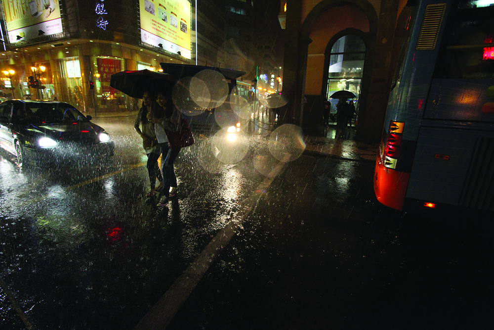 Chuvas mais fortes do ano fecham escolas de Macau e Zhuhai