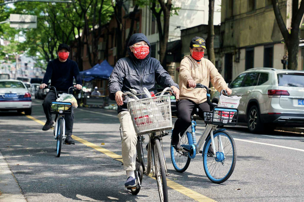 Covid-19 | À medida que o nível de emergência é aliviado, Xangai reabre gradualmente