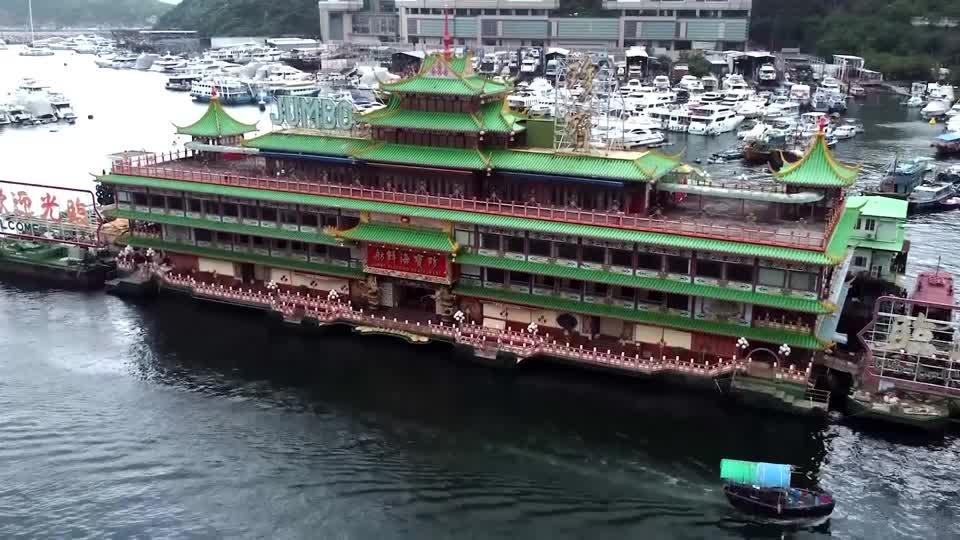 Histórico restaurante flutuante Jumbo de Hong Kong afunda no mar do Sul da China