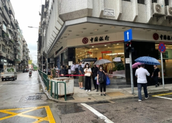 Bancos | Funcionamento limitado leva a aglomeração de pessoas