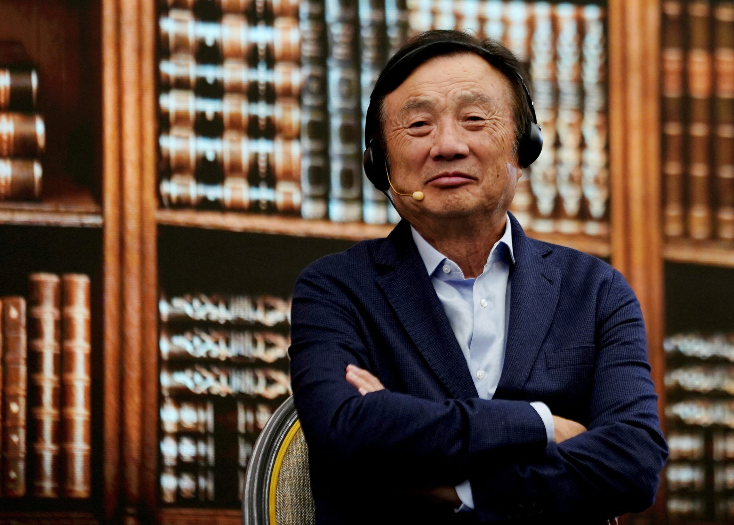 Fundador da Huawei diz que prioridade da empresa para os próximos três anos é sobreviver