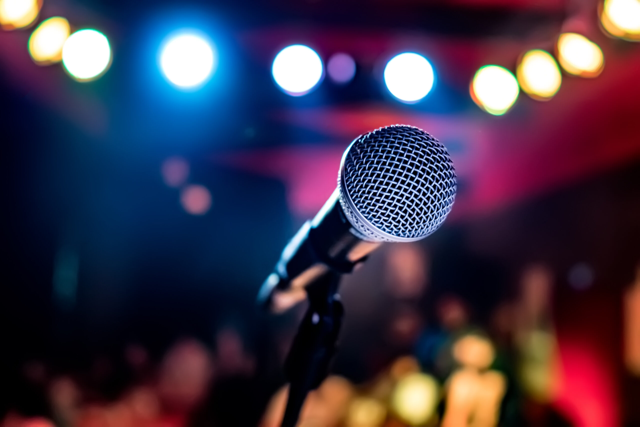 Justiça | Agentes apanhadas em karaoke condenadas a multas de 6.000 patacas