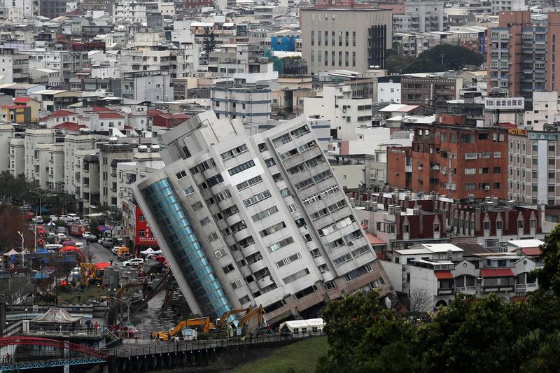 Taiwan | Sismo derrubou prédio e “prendeu” 400 turistas em montanha