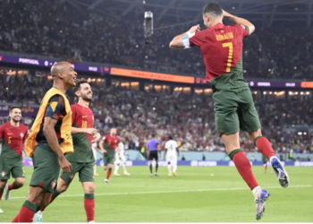 A bola mundial rola sem direitos