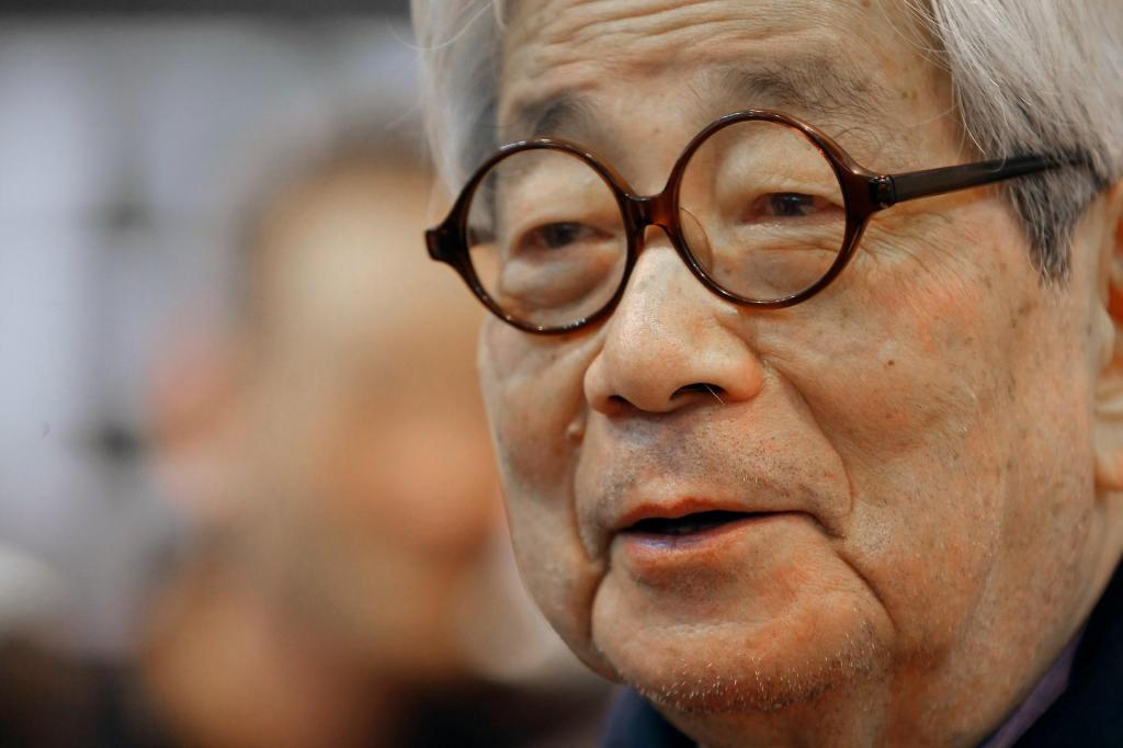 Óbito | Nobel da Literatura japonês Kenzaburo Oe morre aos 88 anos