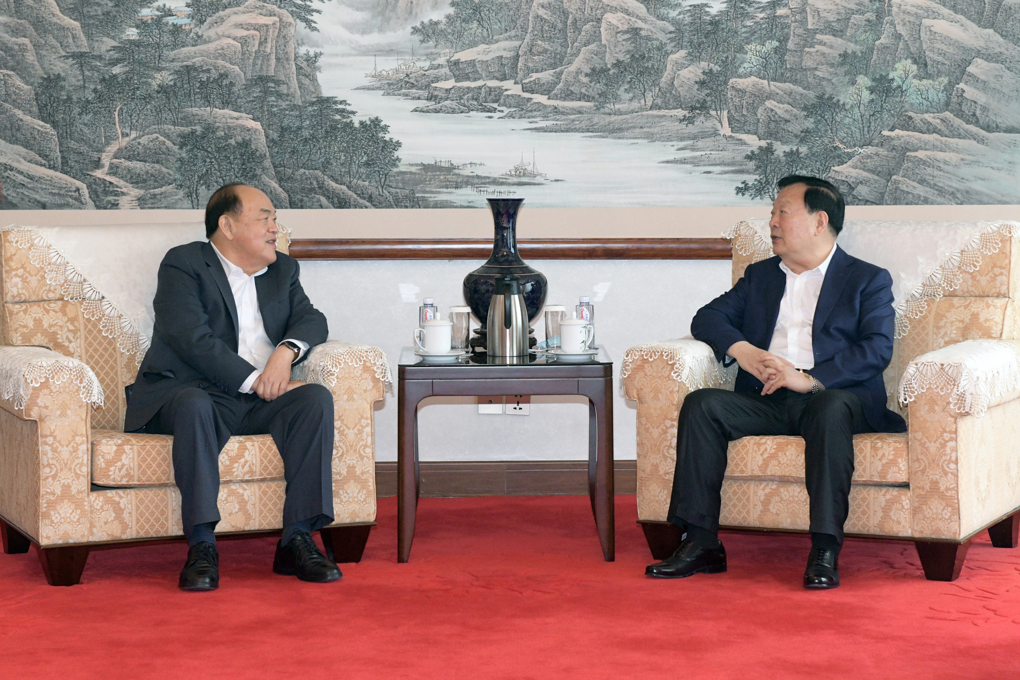 Conselho de Estado | Ho Iat Seng garante seguir exigências de Xia Baolong