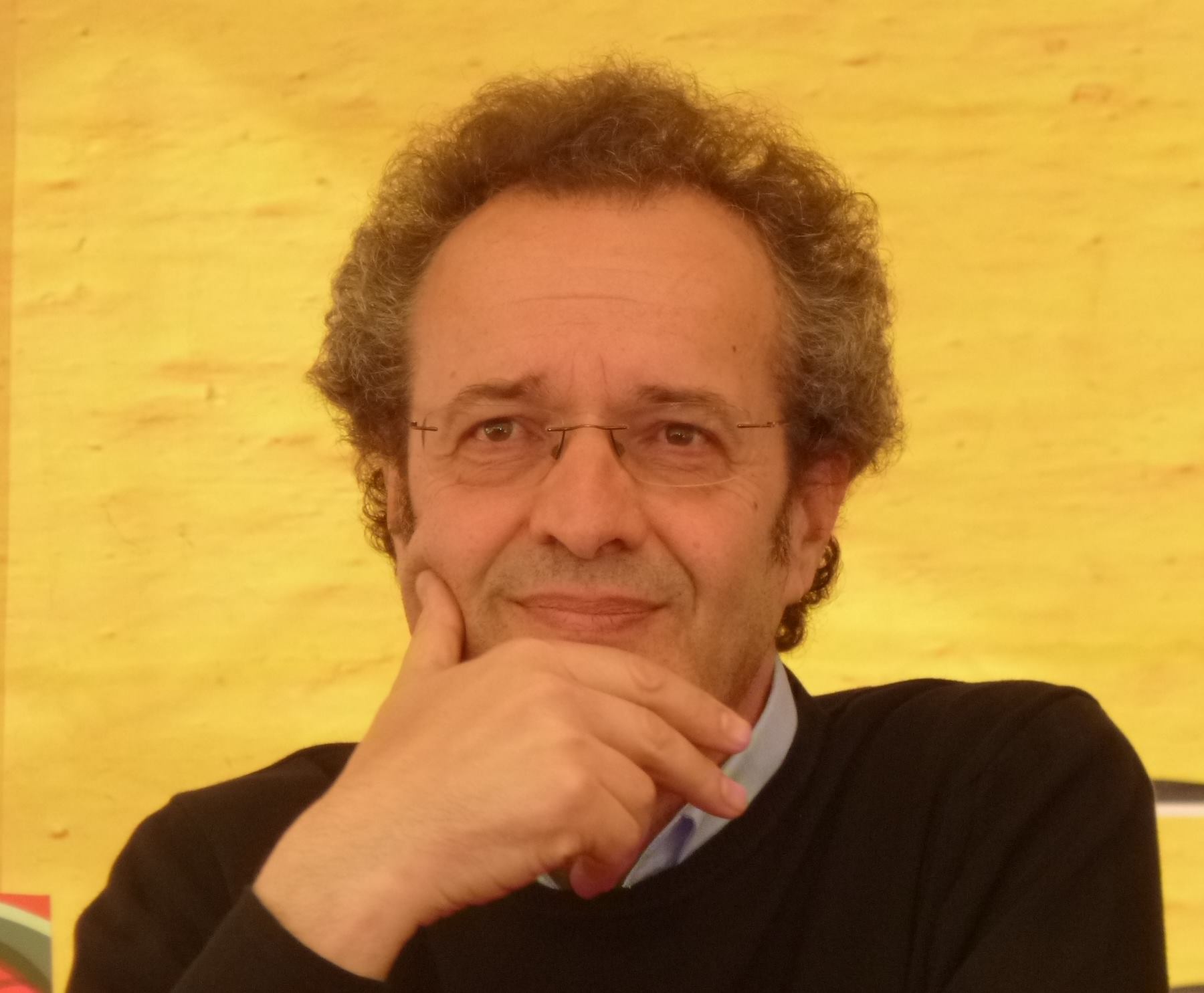Escritor e editor Luís Carmelo morre aos 68 anos